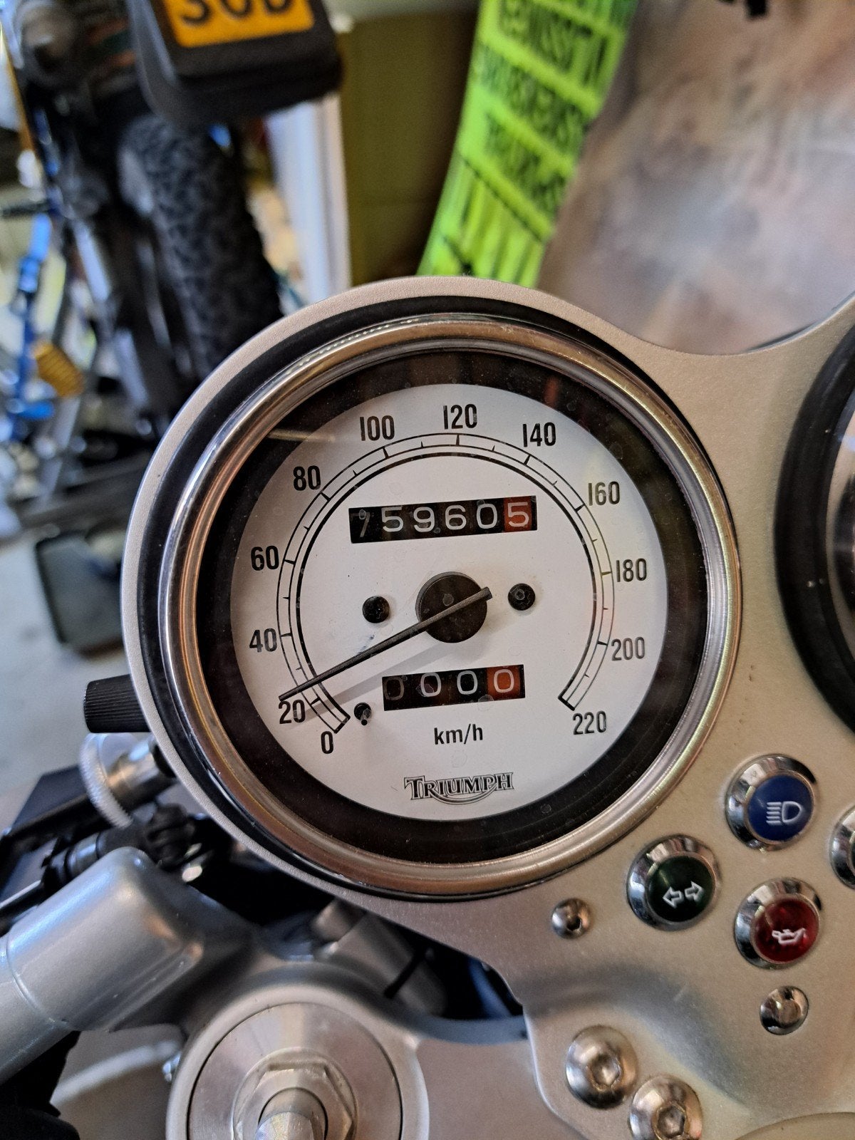 Gezocht;  Triumph Thruxton Snelheidsmeter/Kilometer, Ophalen of Verzenden