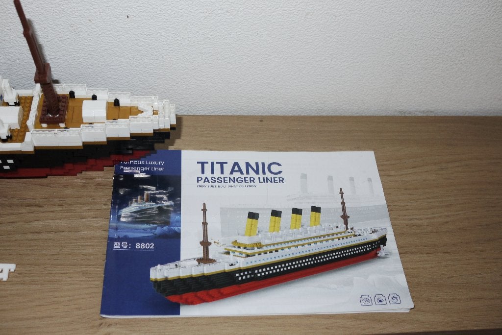 Foto 3 van lego titanic passenger liner 57 cm lang