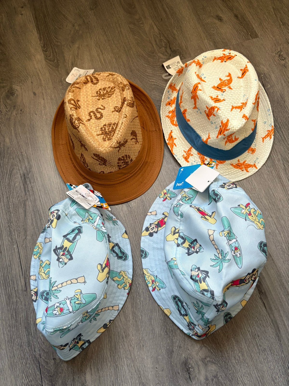 4 nieuwe Zeeman hoedjes, waaronder 2 Mickey Mouse, Kinderen en Baby's, Ophalen of Verzenden, Nieuw, Jongen of Meisje, Muts