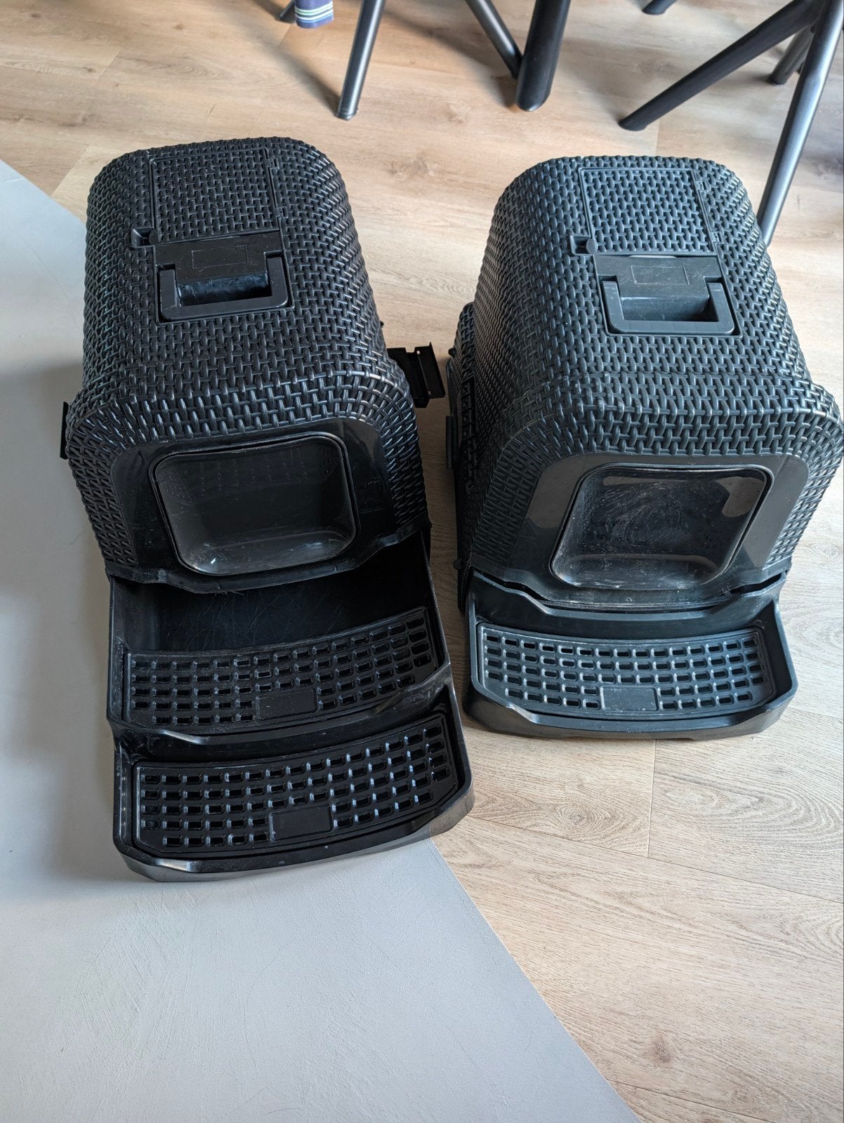 2 stuks Adori kattenbak kattentoilet ratan zwart & antraciet, Ophalen, Zo goed als nieuw, Gesloten