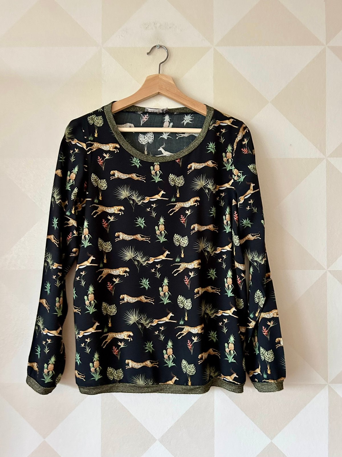 Geisha trui top zwart luipaard M/38 zgan, Kleding | Dames, Blouses en Tunieken, Ophalen of Verzenden, Zo goed als nieuw, Maat 38/40 (M)