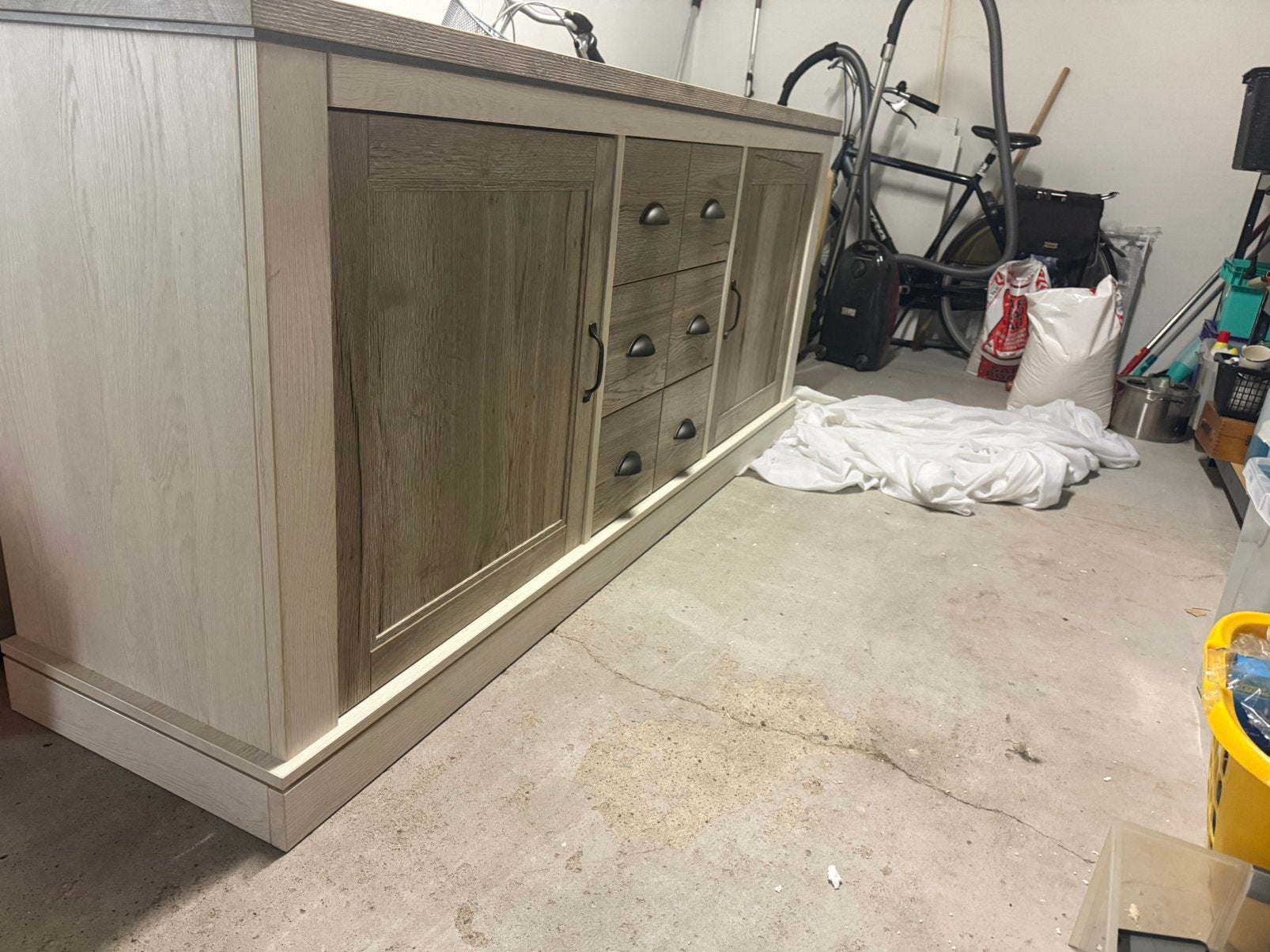 Dressoir VERNON - Silver Alaska, Huis en Inrichting, Ophalen, Met lade(s), Zo goed als nieuw, 200 cm of meer