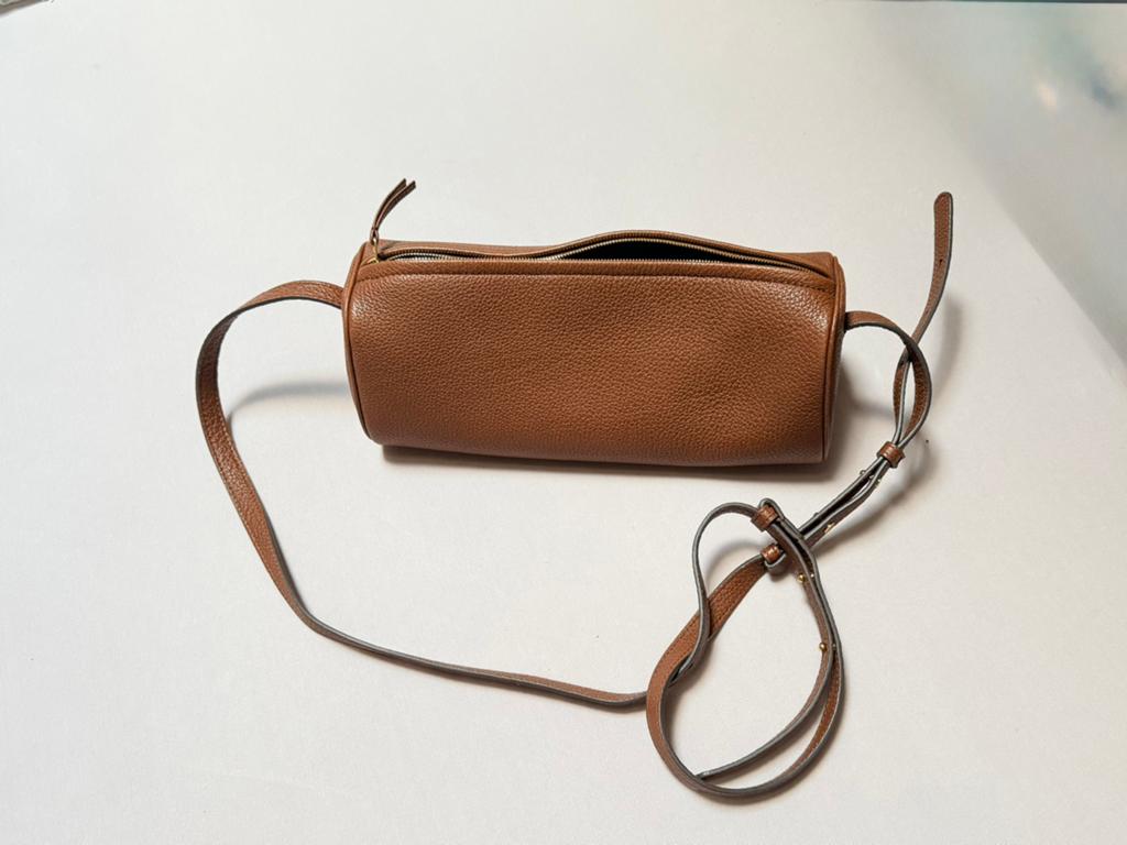 Minimalist Spanish leather Shoulder bag - cognac color, Ophalen of Verzenden, Zo goed als nieuw, Bruin, Schoudertasje