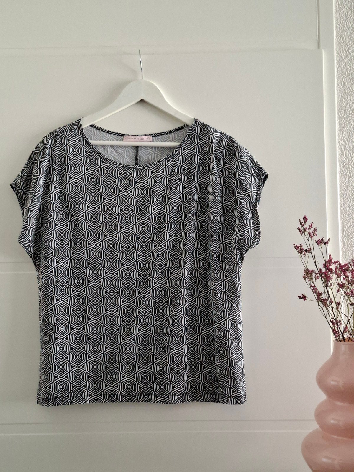 Studio Anneloes shirt S | Viscose | Zwart/wit | Casual, Ophalen of Verzenden, Zo goed als nieuw, Zwart, Korte mouw