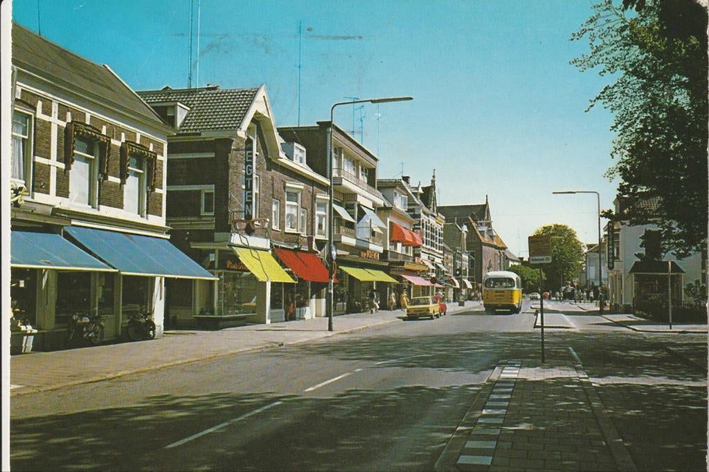 APELDOORN HOOFDSTRAAT WINKELS AUTO'S VAD LEYLAND VERHEUL BUS, Ophalen of Verzenden, 1960 tot 1980, Gelopen, Gelderland