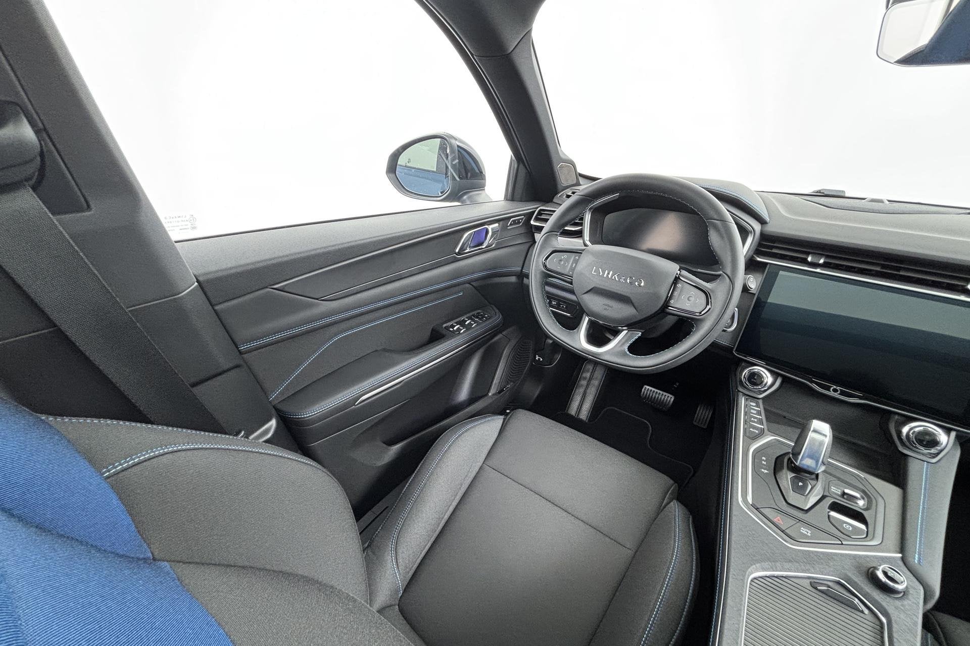 Lynk & Co 01 1.5 Stijlvolle plug-in hybride SUV met alle lux, Stof, Euro 6, Blauw, Bedrijf