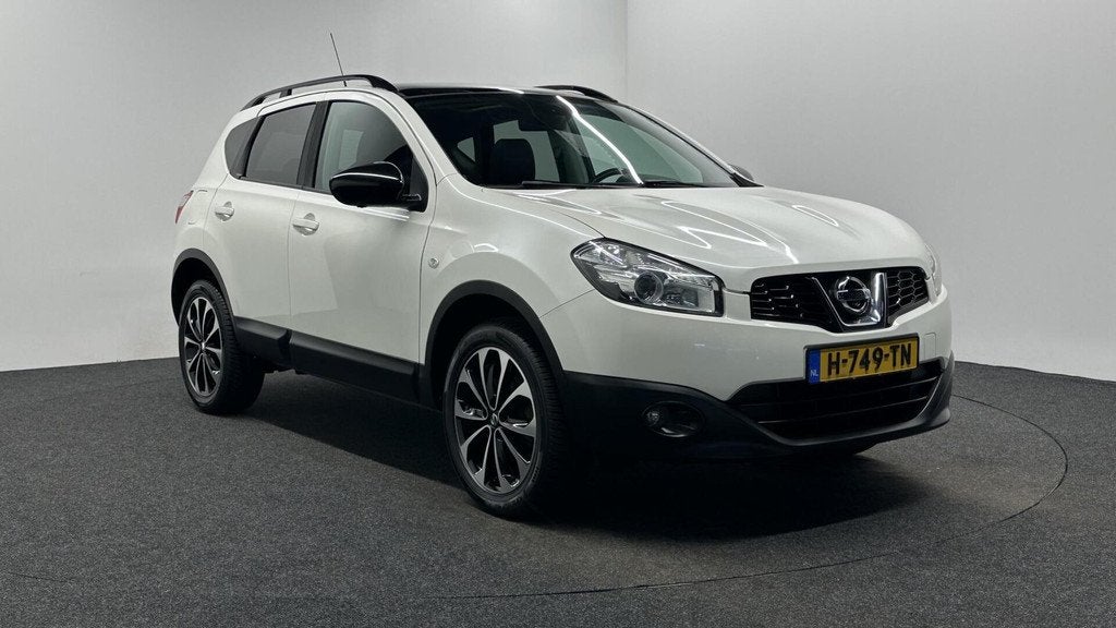 Nissan Qashqai 1.6 Tech View PANO CAMERA ECC NAVI CRUISE LM., Voorwielaandrijving, Euro 5, Gebruikt, Zwart