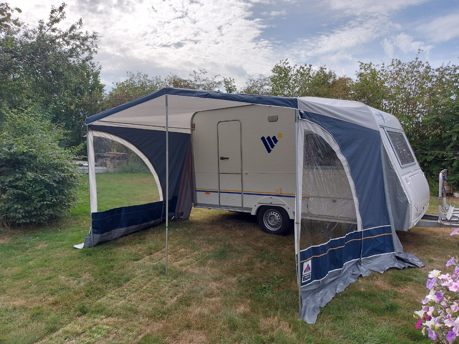 Caravan Luifel met rits are zijwanden en aluminium frame., Ophalen