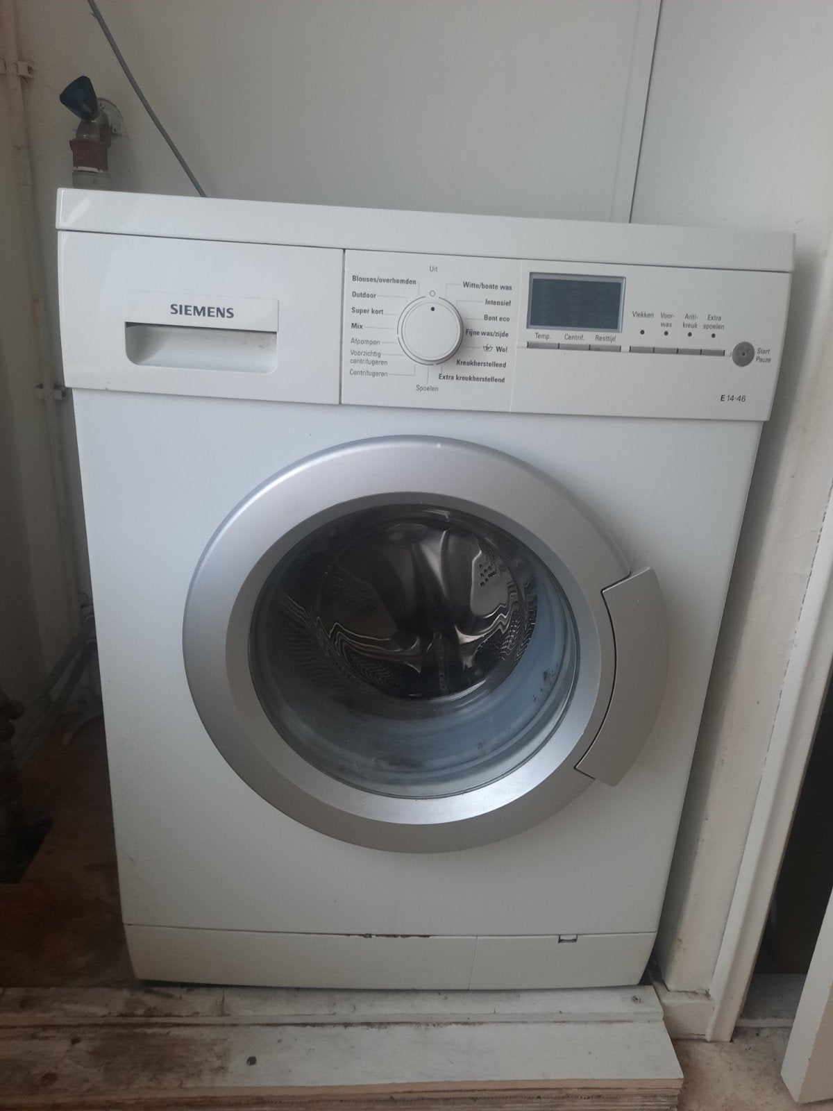 gereserveerd.           gratis werkende wasmachine lees adve, Ophalen of Verzenden, Gebruikt, 1200 tot 1600 toeren, 85 tot 90 cm