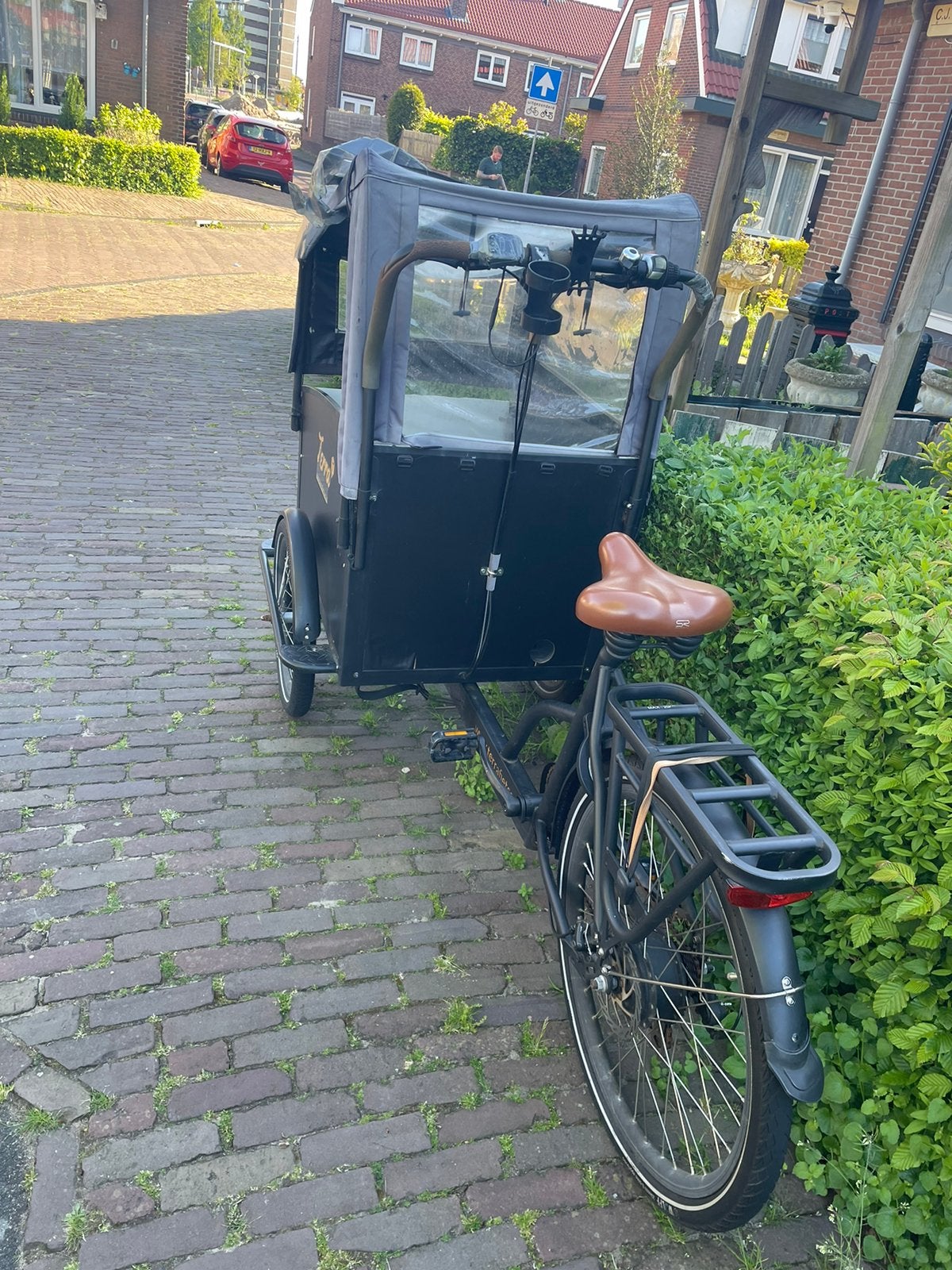 Mooi jong Bakfiets, Ophalen, Zo goed als nieuw, 4 kinderen of meer