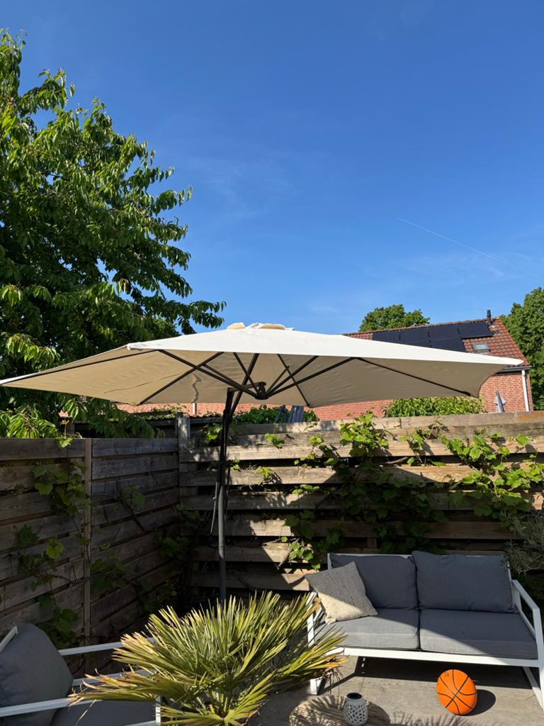 Nette parasol met voet - hoes beschadigd, bevestiging defect, Ophalen, Gebruikt, Kantelbaar, 2 tot 3 meter