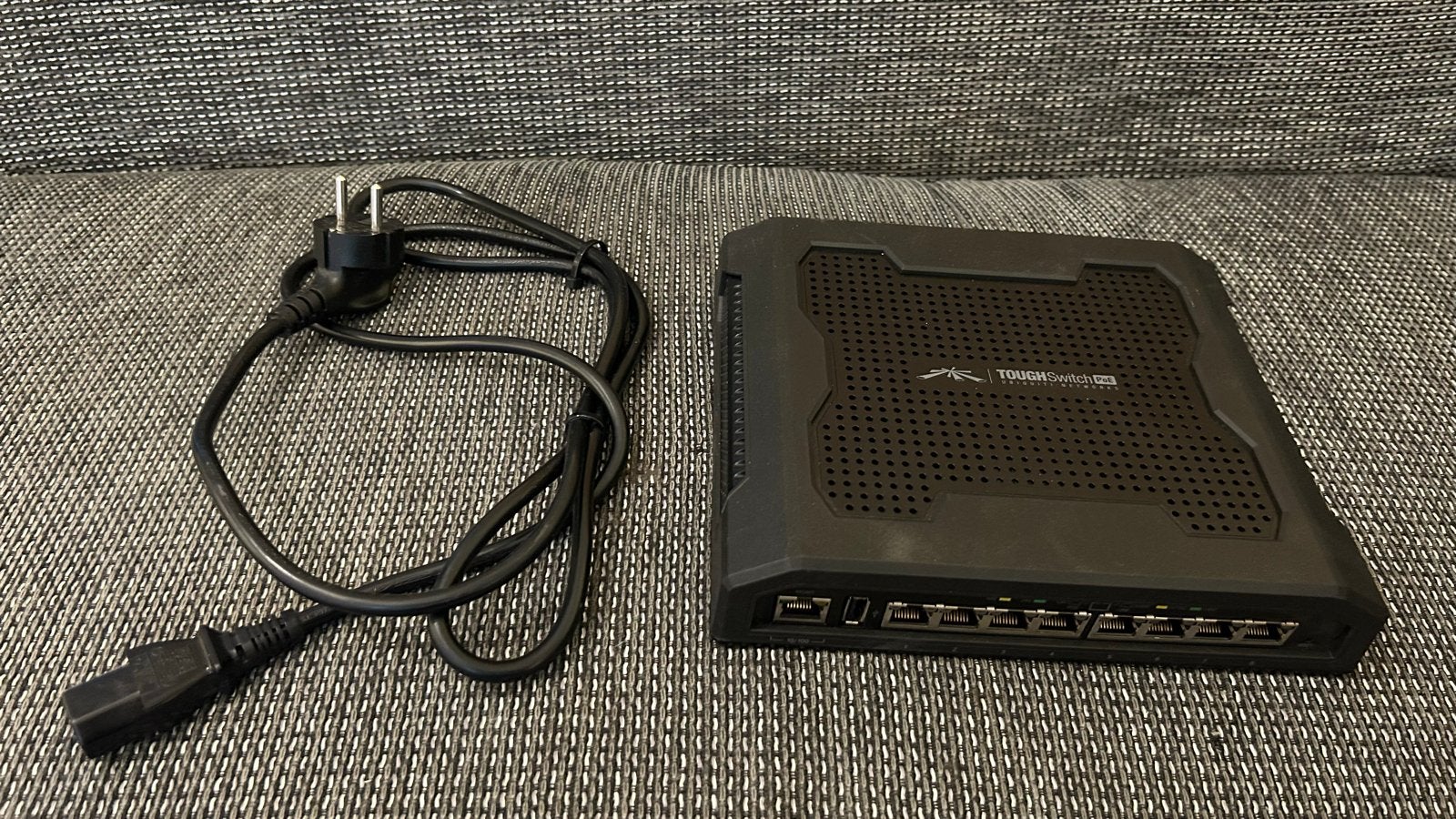 Ubiquiti TOUGHSwitch PoE PRO - TS-8-PRO 8-poorts switch, Computers en Software, Netwerk switches, Gebruikt, Ophalen of Verzenden