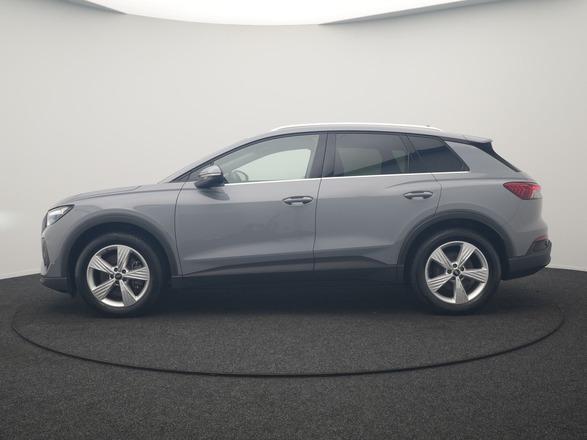 Audi Q4 e-tron 40 Edition 77 kWh 204pk Dealer O.H. | Adaptiv, Auto's, Dealer onderhouden, Gebruikt, 82 kWh, Q4 e-tron