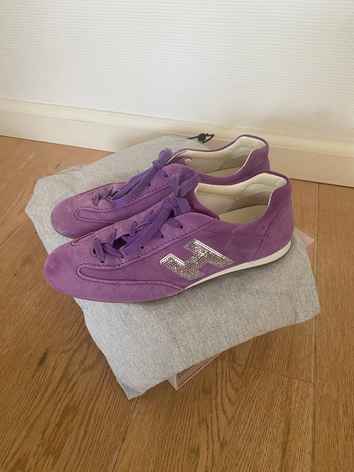 Hogan olympia Paarse sneakers maat 39, Kleding | Dames, Overige kleuren, Verzenden, Sneakers of Gympen, Gedragen