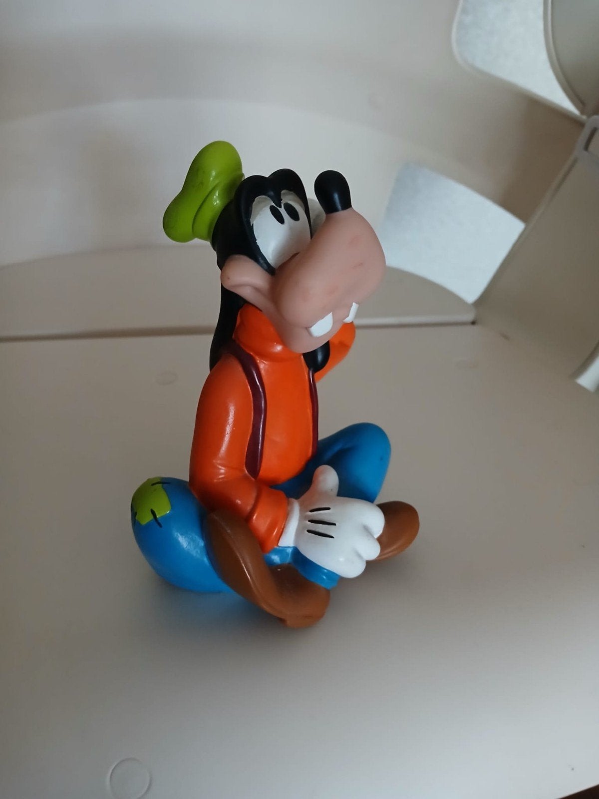 Disney pieppop  Goofy zittend 14 cm., Verzamelen, Ophalen of Verzenden, Goofy of Pluto, Zo goed als nieuw, Beeldje of Figuurtje