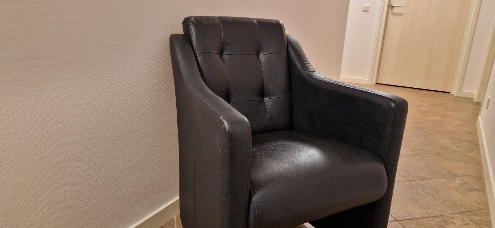 Eetkamerstoelen, zwart, 4 stuks. Leer beschadigd!!, Huis en Inrichting, Fauteuils, Ophalen, Gebruikt, Minder dan 75 cm, Leer