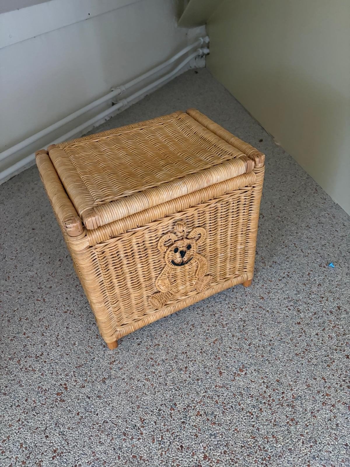 Leuke rotan rieten kist met beertje - ideaal voor speelgoe, Ophalen, Overige materialen, Minder dan 50 cm, Minder dan 50 cm
