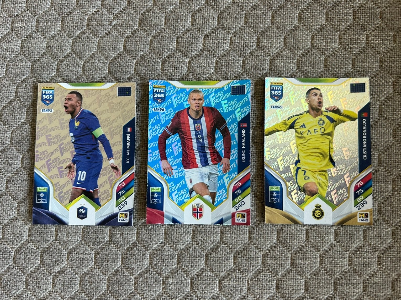 Panini FIFA kaarten Mbappe Haaland Ronaldo, Ophalen of Verzenden, Zo goed als nieuw, Meerdere plaatjes