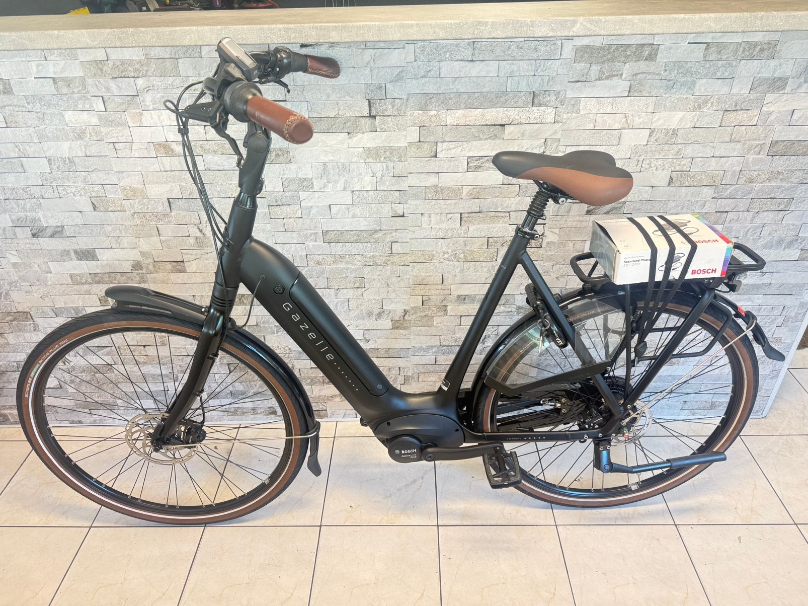 NIEUWSTAAT E-Bike Gazelle Grenoble C8. D61cm. TOTAAL 4000km., Ophalen, Zo goed als nieuw, /, /