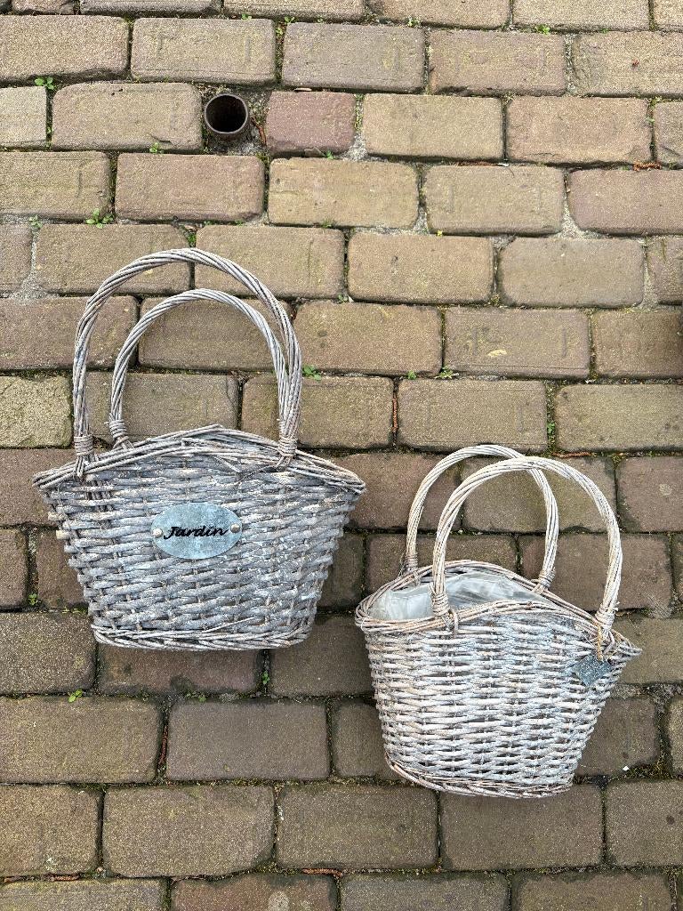 2 bloemenmandjes, mandjes ter decoratie voor buiten, Overige materialen, Gebruikt, Ophalen of Verzenden, Balkon