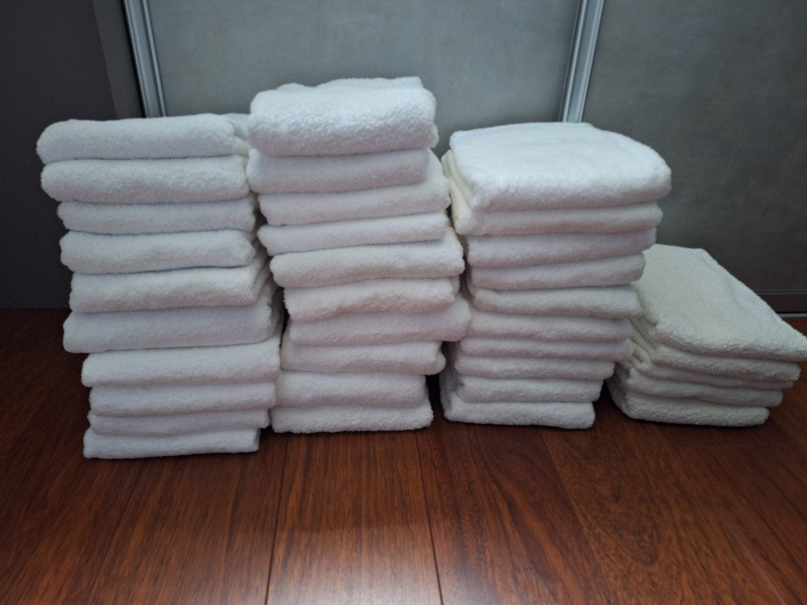 badtextiel, badlakens,handdoeken en badmatjes in prima staat, Huis en Inrichting, Ophalen, Handdoek, Zo goed als nieuw, Wit
