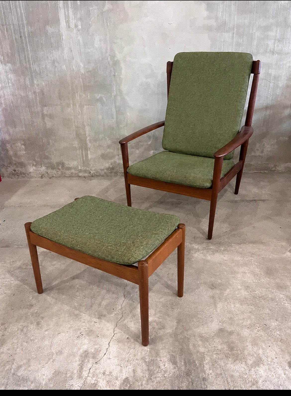 Grete Jalk fauteuil met voetenbank, Huis en Inrichting, Ophalen, Zo goed als nieuw, Grijs, Eén