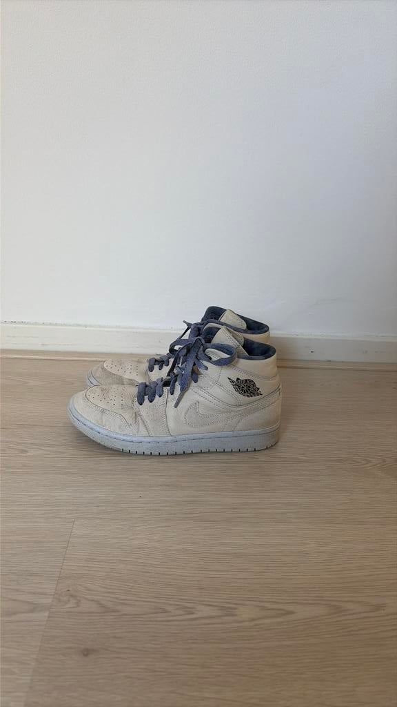 Nike air jordan 1 mid sanddrift maat 38,5, Ophalen of Verzenden, Gedragen, Beige, Sneakers of Gympen