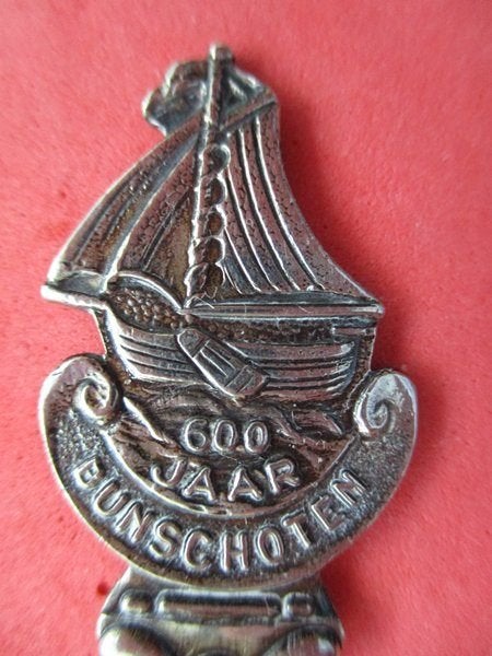 (A3249)  Bunschoten 600 jaar Botter ( meeuw in bak ), Ophalen of Verzenden, Gebruikt, Overige materialen, Bestek