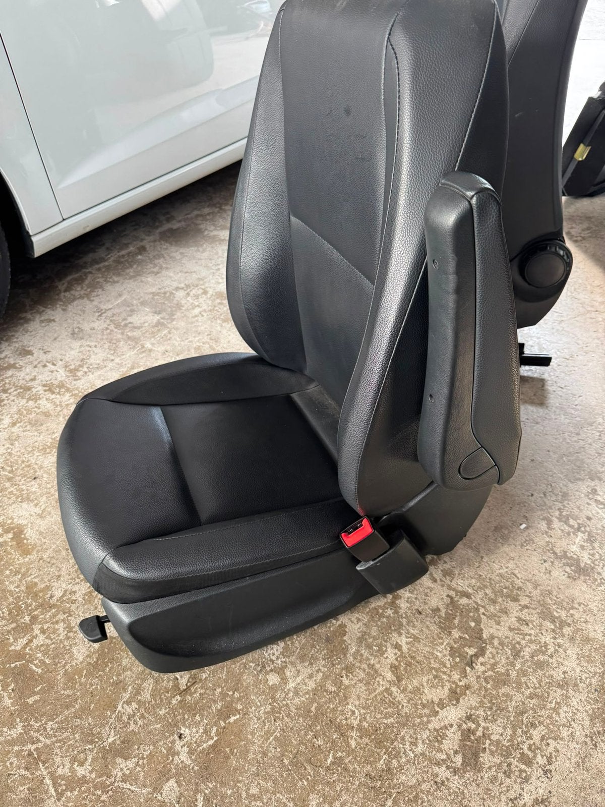 bijrijdersstoelen voor Mercedes Vito W447 (2014-heden)., Ophalen