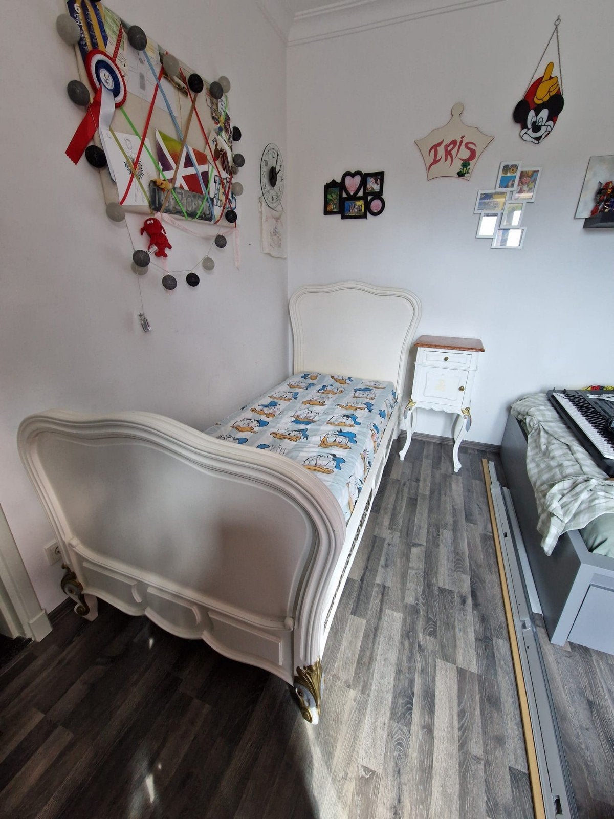 Bed voor kinderkamer. Met nachtkastje en kledingkast, Ophalen, Gebruikt, 90 cm, Eenpersoons