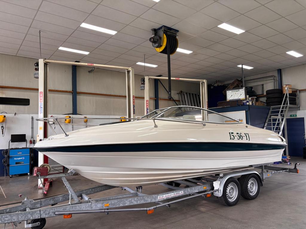 Zeer nette bayliner 2052LS Capri cuddy uit 2000, Watersport en Boten, Speedboten, Ophalen, Gebruikt, Bayliner