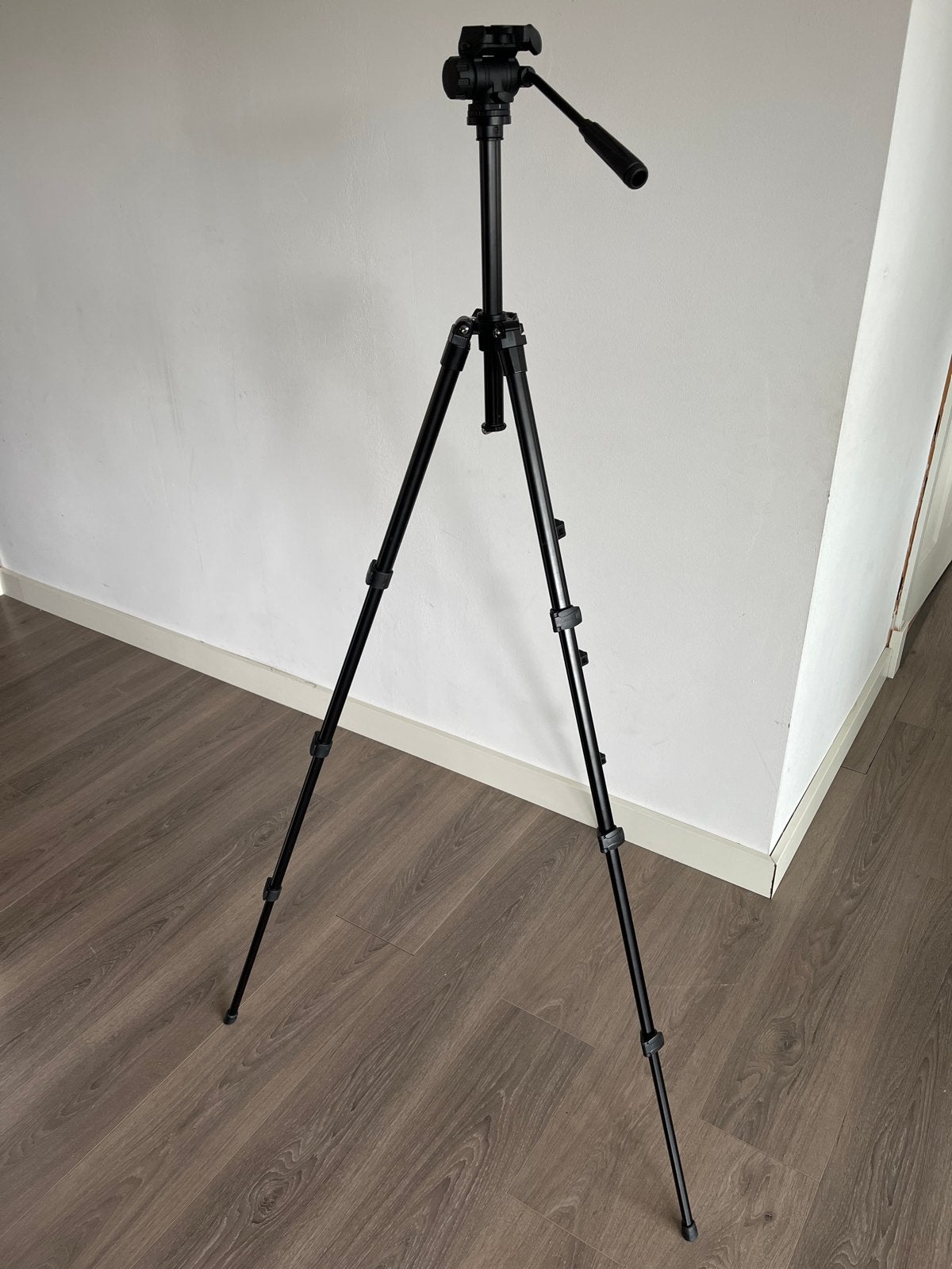 Hama Driepoot Statief met Waterpas en Kompas, Audio, Tv en Foto, Fotografie | Statieven en Balhoofden, Ophalen, Gebruikt, Met waterpas