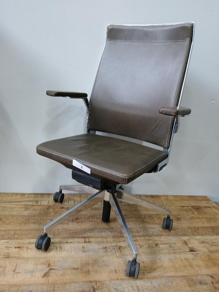 Dynamobel vergaderstoel, Huis en Inrichting, Stoelen, Gebruikt, Eén, Leer, Metaal, Overige kleuren, Ophalen