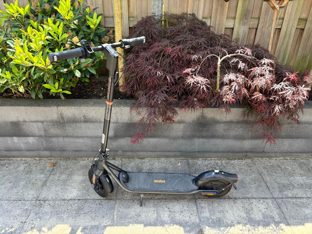 Ninebot F2 elektrische step met zadel - Zo goed als nieuw, Ophalen, Zo goed als nieuw, Elektrische step (E-scooter)