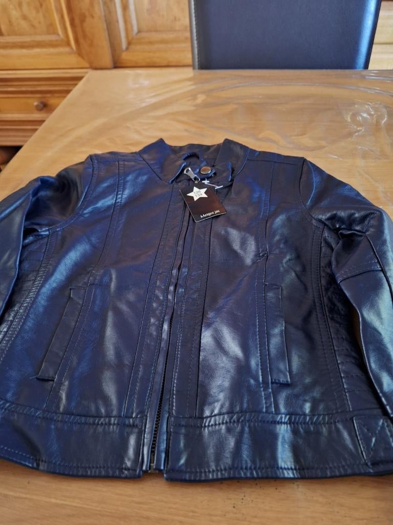 Nieuw meisjes lakjasje maat 128/134, Kinderen en Baby's, Kinderkleding | Maat 128, Ophalen of Verzenden, Nieuw, Meisje, Jas