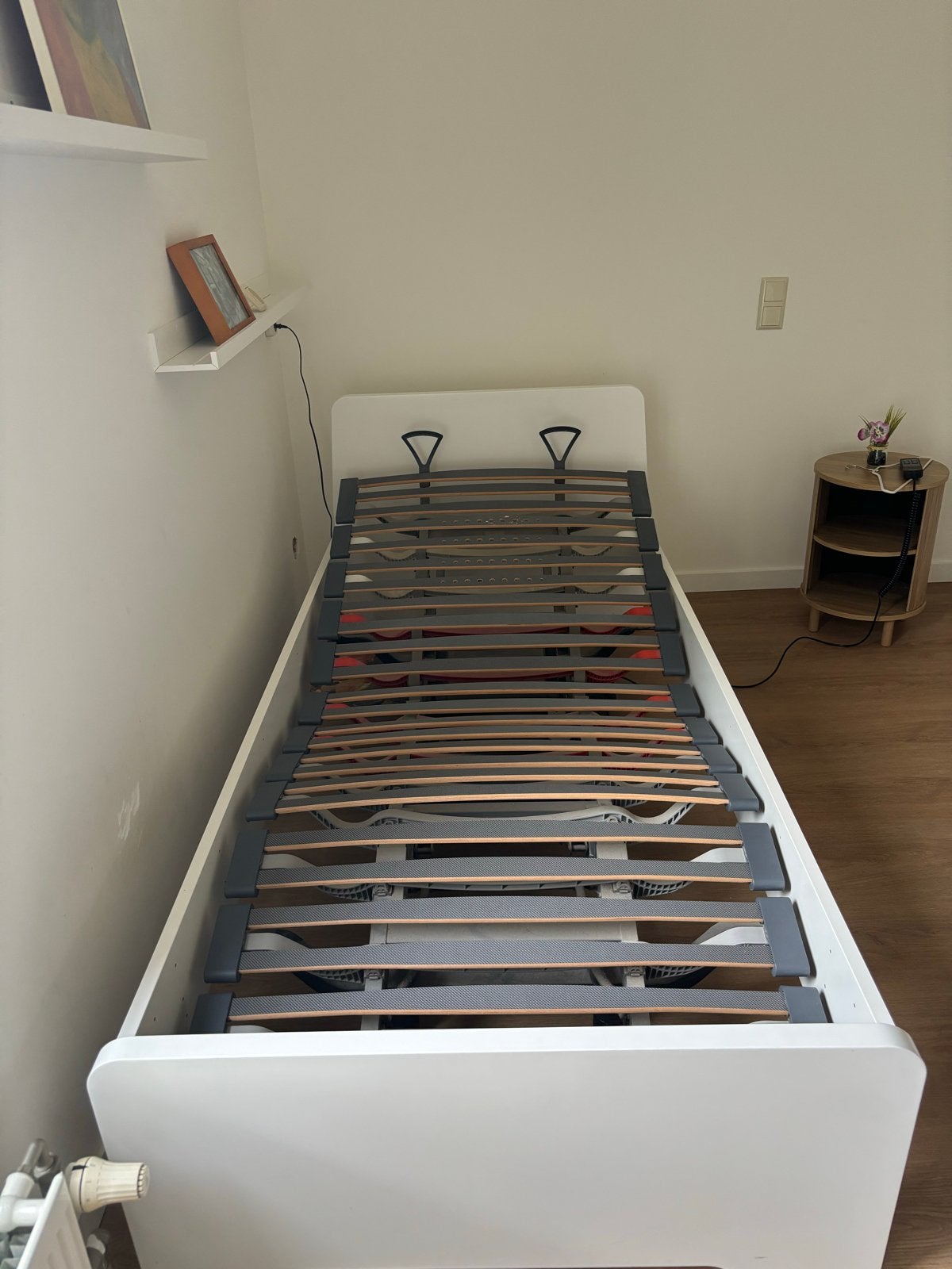 Swissflex eenpersoonsbed electrisch verstelbare lattenbodem, Ophalen, 90 cm, Eenpersoons, Wit