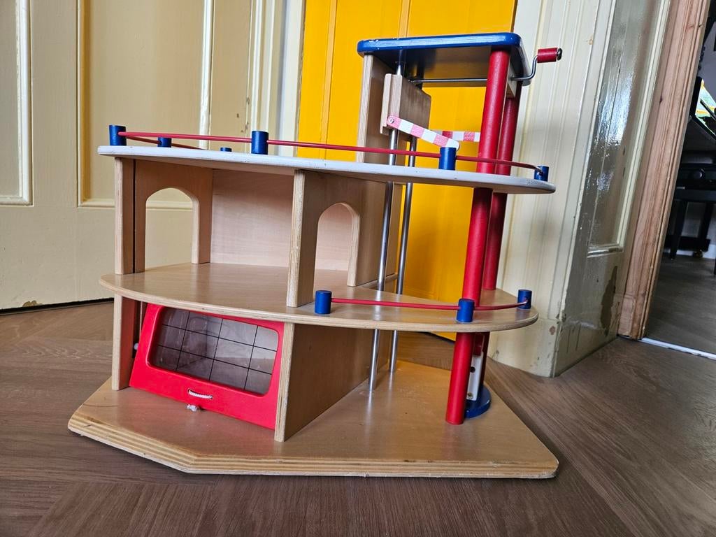 Houten speelgoed autogarage, Ophalen, Gebruikt, Rij- of Hobbelspeelgoed