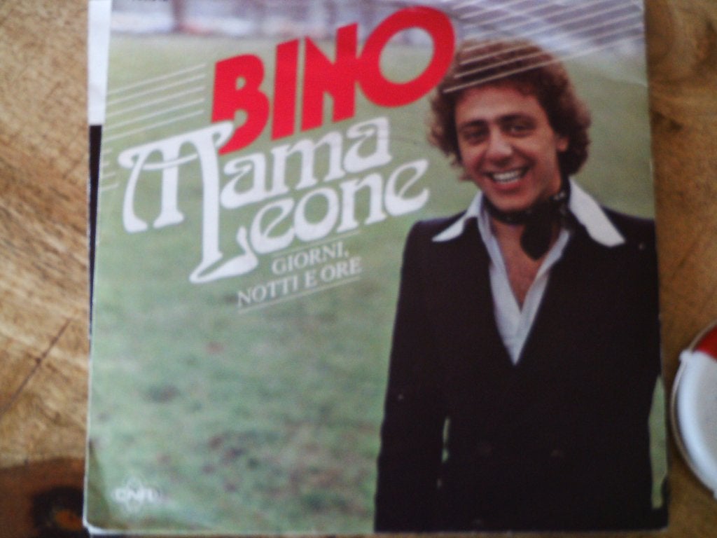 Bino - Mama Leone // giorni, notti ore  (Single, 1978) 29s, 7 inch, Zo goed als nieuw, Beschermende buitenhoes, Overige typen