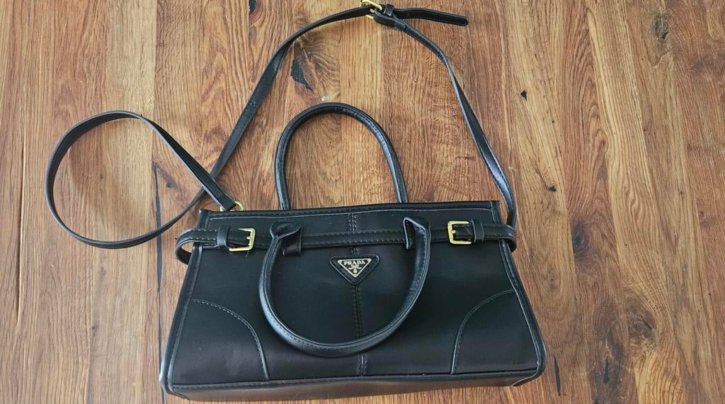 Prada tas - Zwart, elegant en veelzijdig, Sieraden, Tassen en Uiterlijk, Tassen | Damestassen, Ophalen of Verzenden, Gebruikt