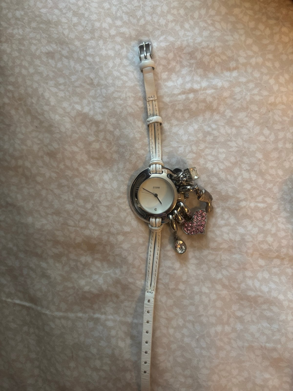 Storm horloge met witte band . Batterij vervangen, Sieraden, Tassen en Uiterlijk, Overige merken, Staal, Polshorloge, Ophalen of Verzenden
