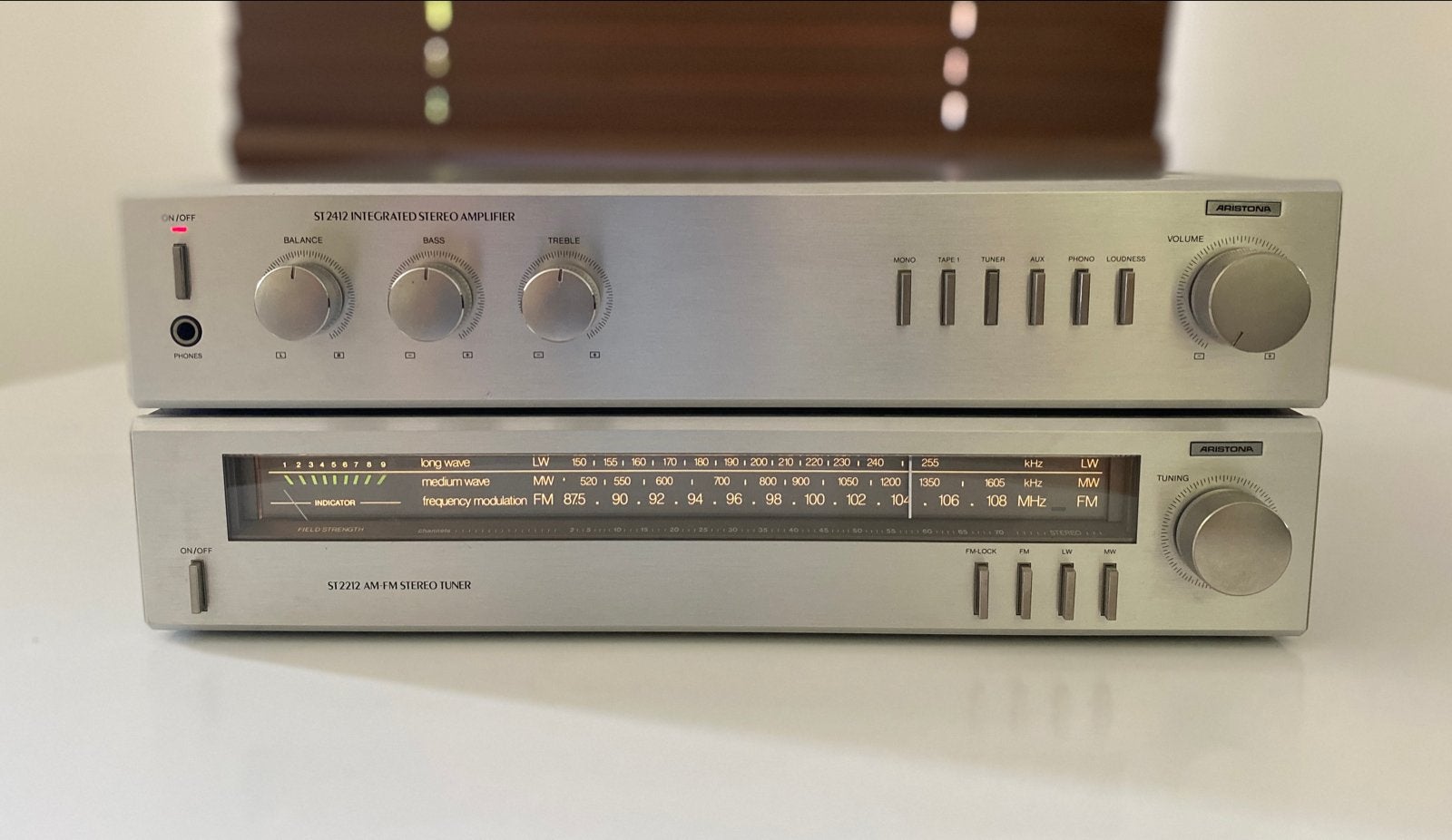 Zeldzame jaren 80 Aristona ST2412 Versterker en ST2212 Tuner, Audio, Tv en Foto, Overige merken, Gebruikt, Tuner of Radio, Losse componenten