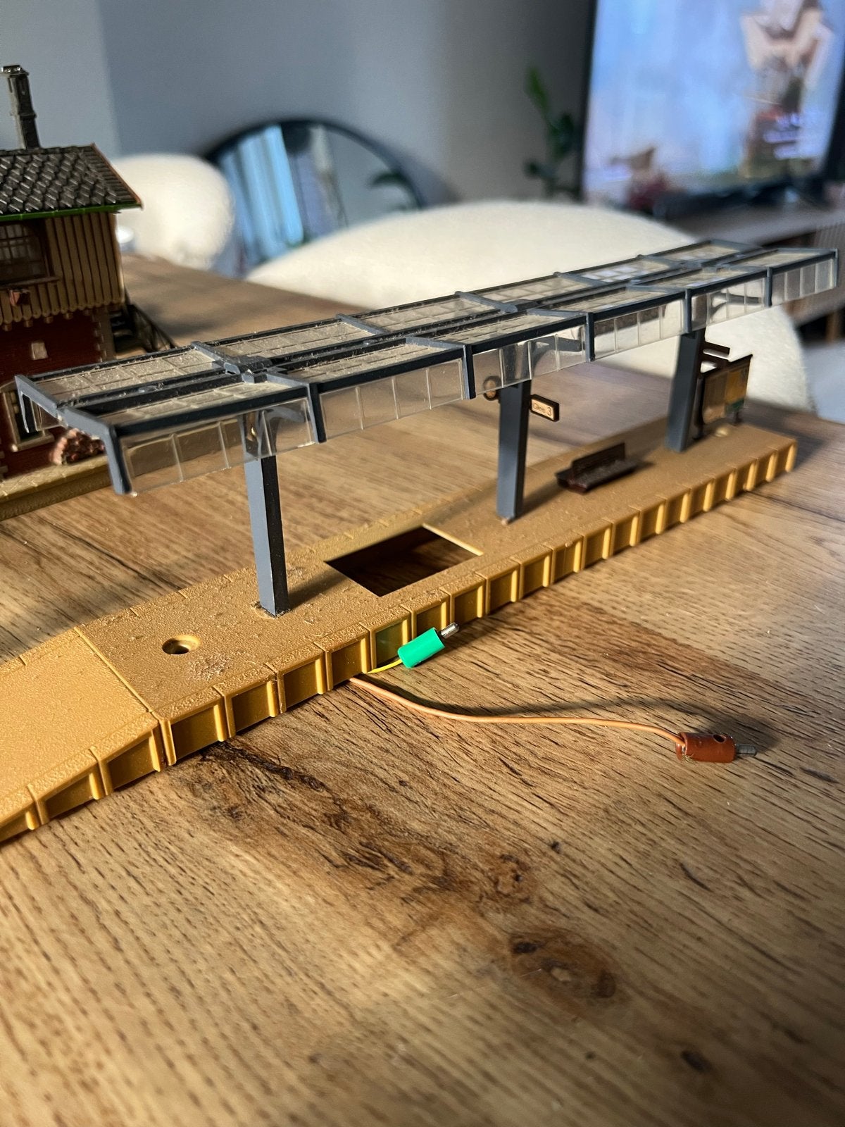 Modelspoorbaan perron met overkapping - Rheinsburg, Hobby en Vrije tijd, Modeltreinen | H0, Ophalen, Gebruikt, Brug, Tunnel of Gebouw