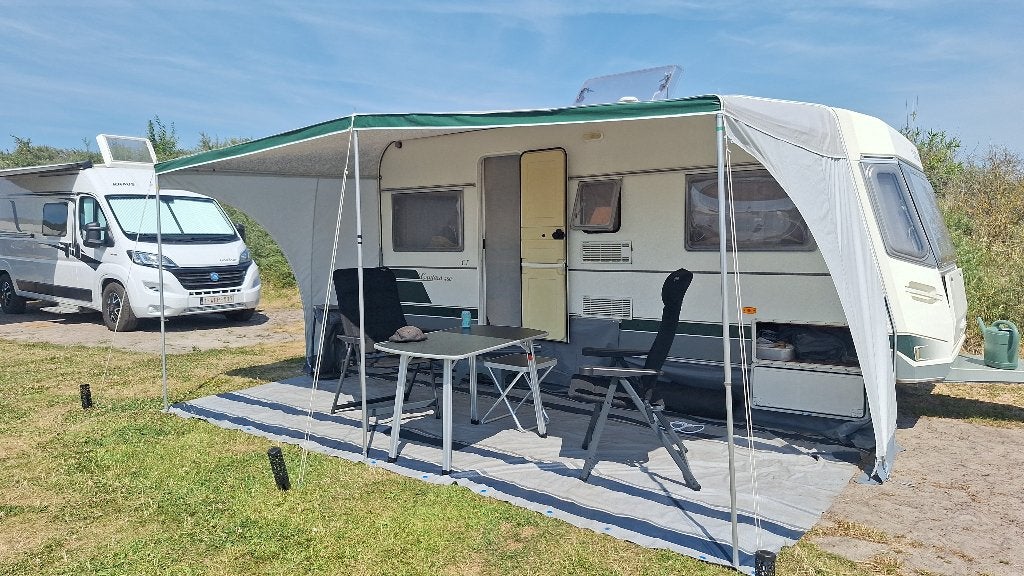 Chateau Cantara 450 CT | Vast bed | Voortent + 2 luifels, Caravans en Kamperen, Caravans, Chateau, Schokbreker, Rondzit, 750 - 1000 kg