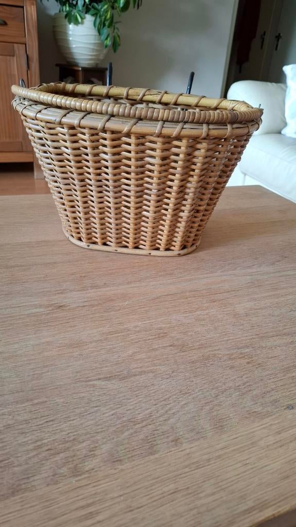 Rotan fietsmand voor meisjesfiets, Ophalen of Verzenden, Gebruikt, Fietsmand, Stuurbevestiging