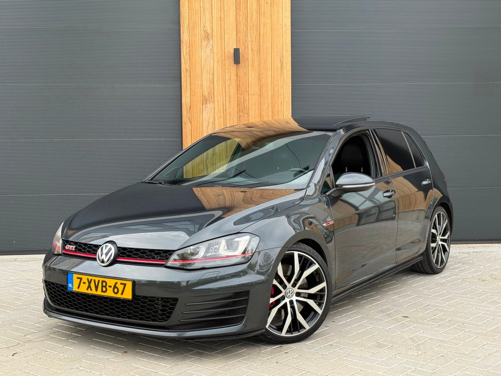 Volkswagen Golf 2.0 TSI GTI Performance PANO|LEER|DYNAUDIO|C, Auto's, Gebruikt, 4 cilinders, 1984 cc, Bedrijf