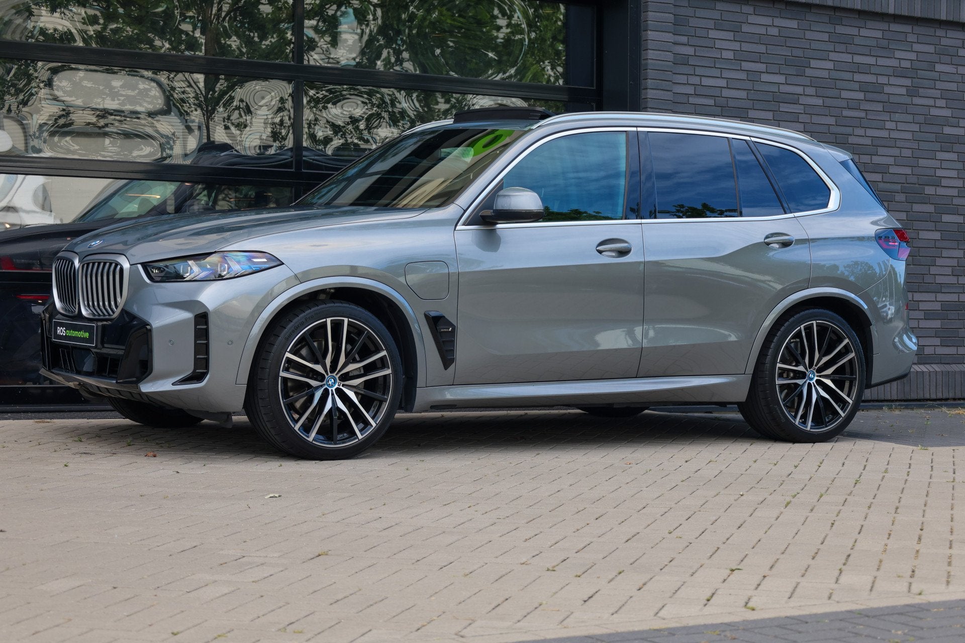 Foto 12 van BMW X5 xDrive50e | BTW | SKYLOUNGE | 22 INCH | COMFORTSTOELE