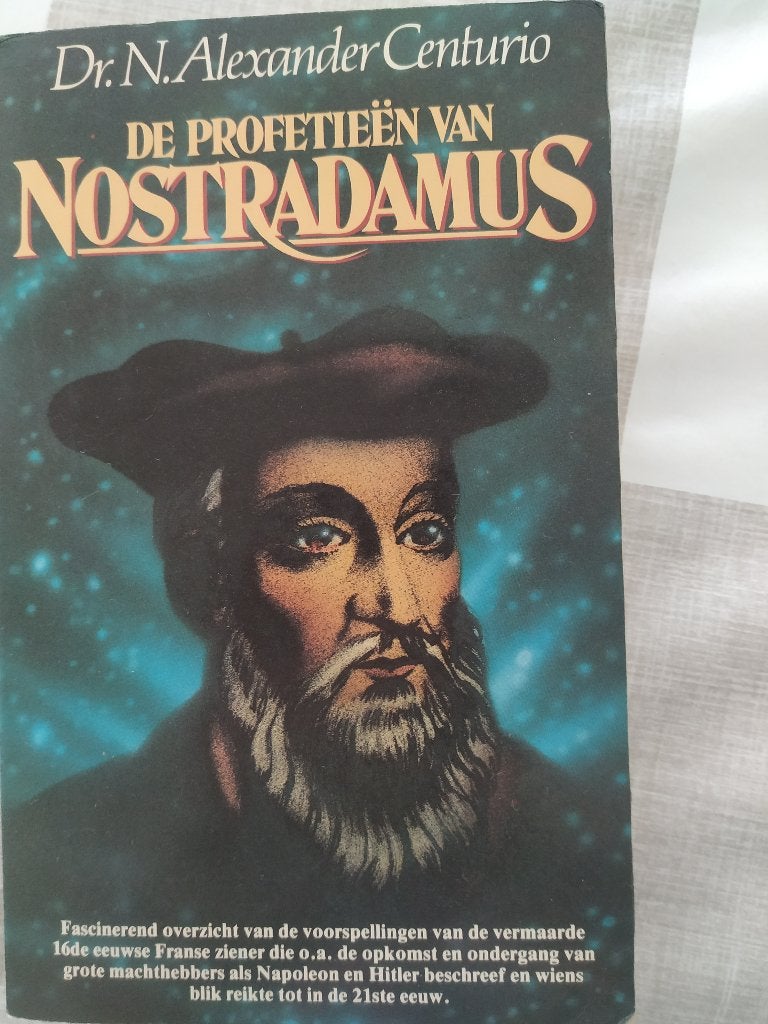 boek de profetieën van Nostradamus, Gelezen, Spiritualiteit algemeen, Overige typen, Ophalen of Verzenden
