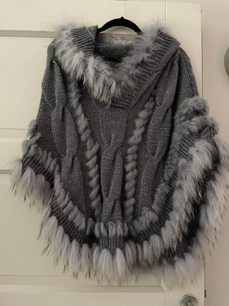 Hele mooie gebreide winter poncho, Ophalen of Verzenden, Nieuw, Maat 36 (S), Grijs