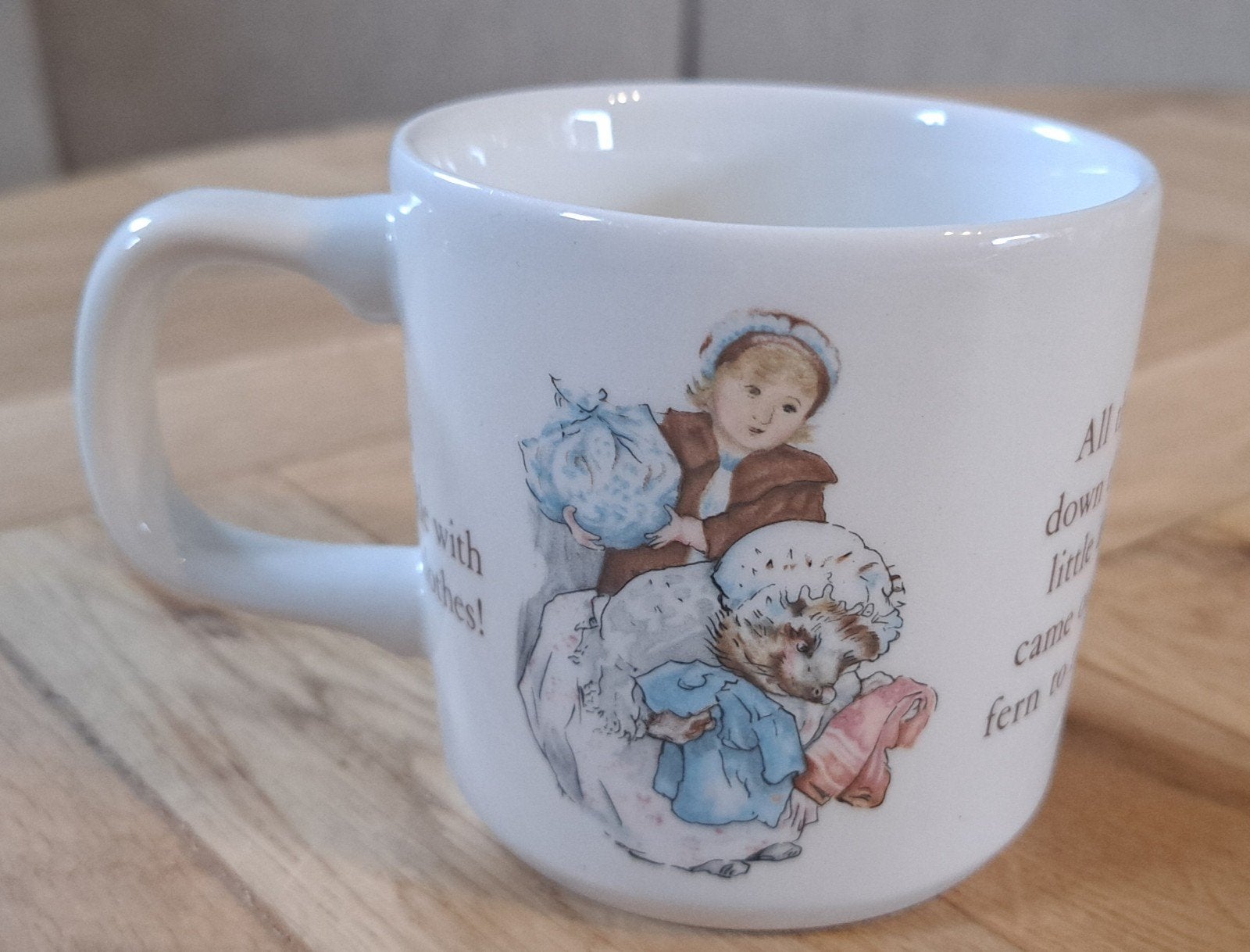 Mok van wedgwood Beatrix Potter, Vintage, Ophalen of Verzenden, Zo goed als nieuw, Kop(pen) en/of Schotel(s)