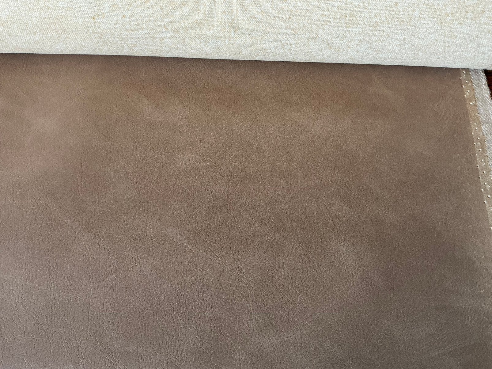 Skai licht beige lap is 3 meter bij 1 meter 45, Hobby en Vrije tijd, 120 cm of meer, Beige, Leer of Kunstleer, Ophalen of Verzenden